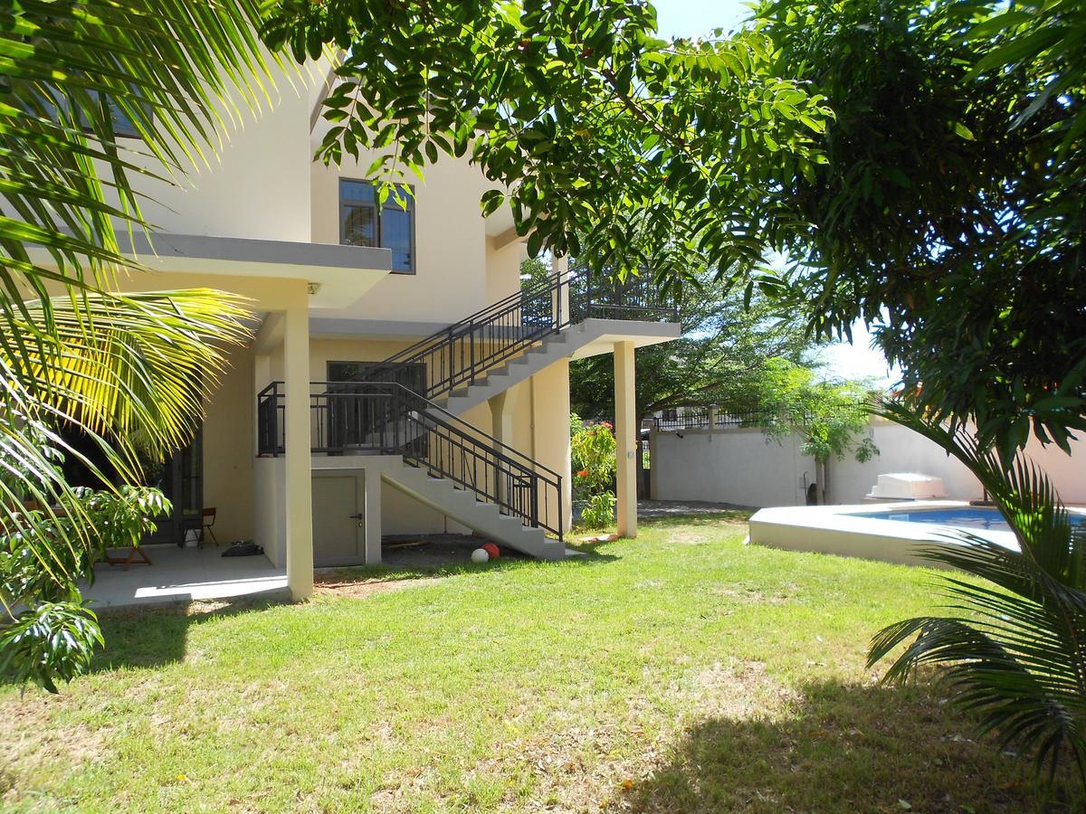 Villa Tameva Flic en Flac Bagian luar foto