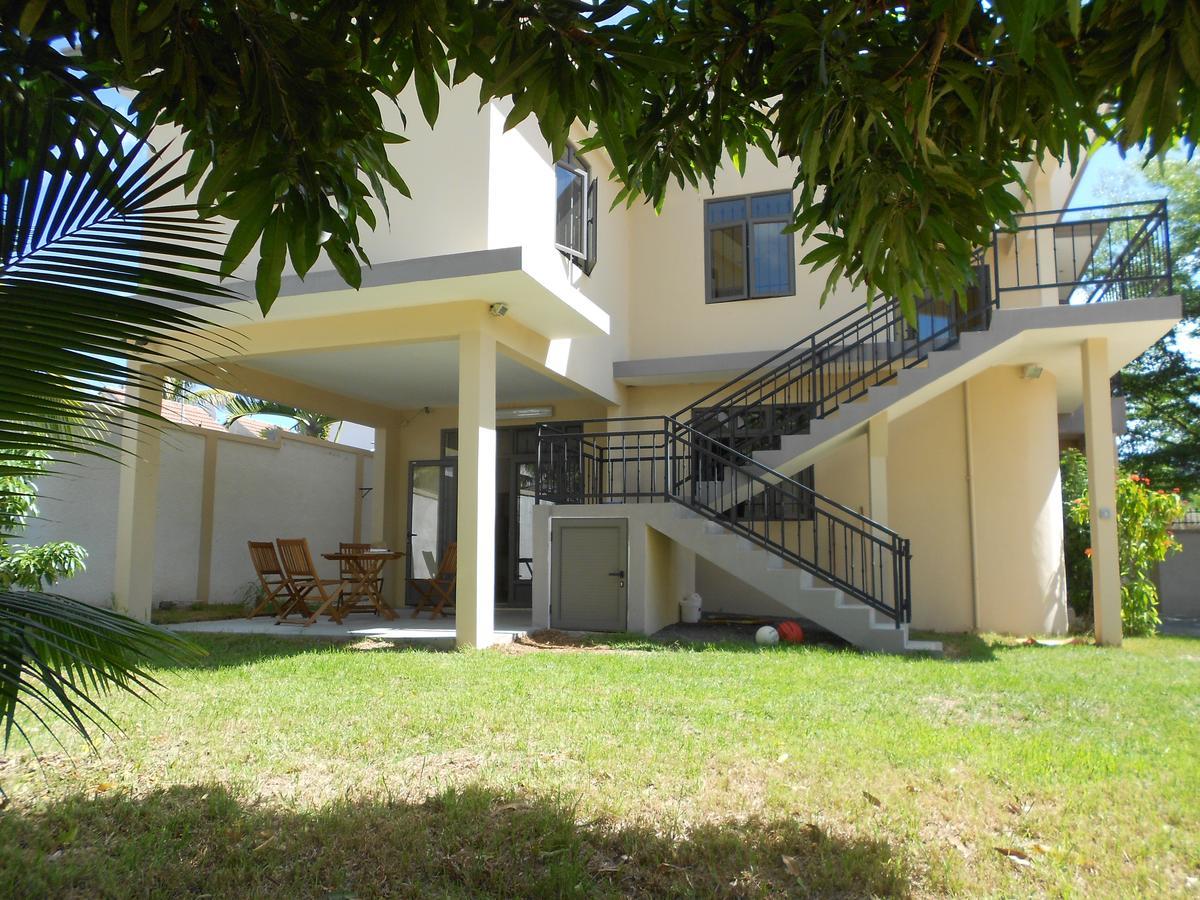 Villa Tameva Flic en Flac Bagian luar foto